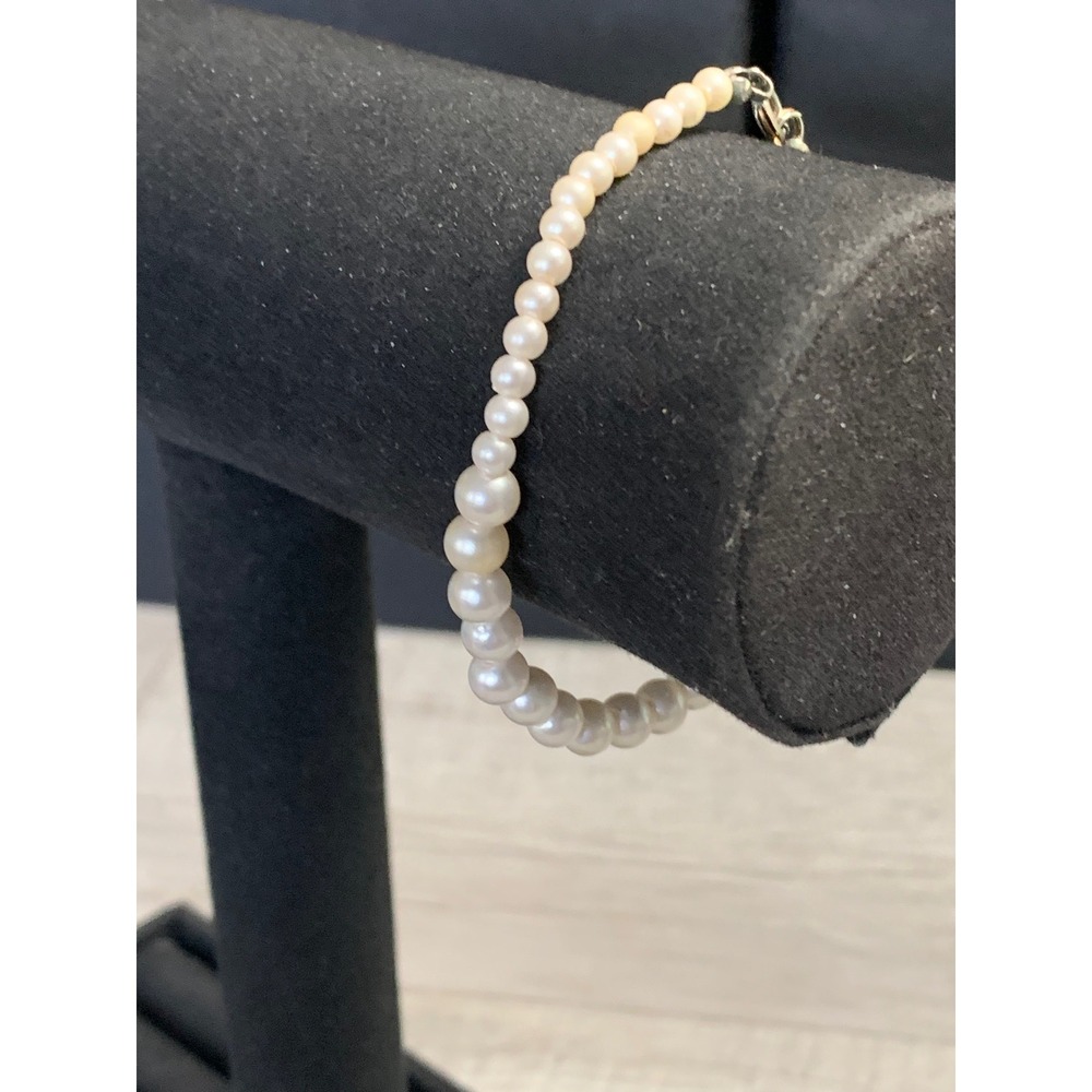 Graduated Pearl Strand Bracelet 7 Inch Cream White Classic Bridal Jewelry